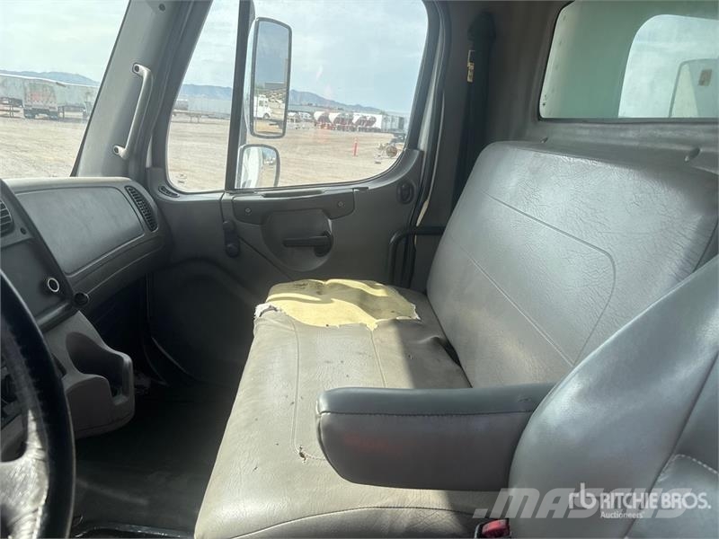 Freightliner M2 106 4x2 Moving Van Truck Tovornjaki zabojniki