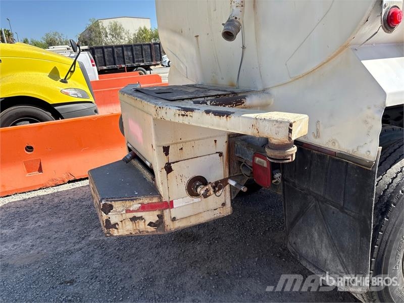 Freightliner M2 106 4x2 Water Truck Vesisäiliöautot