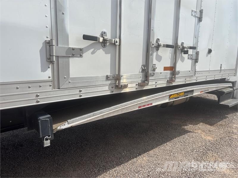 Freightliner M2 106 4x2 Moving Van Truck Tovornjaki zabojniki