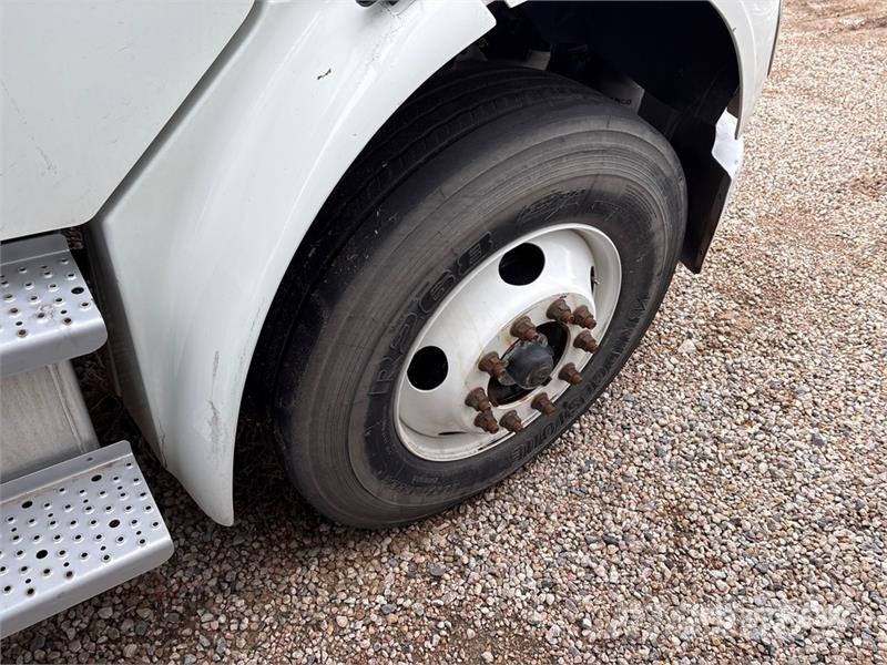 Freightliner M2 106 4x2 Van Truck (Inoperable) ボックスボディー、ウイング、箱車