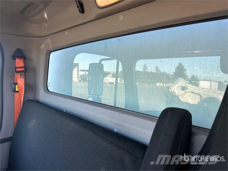 Freightliner M2 106 4x2 Van Truck Furgons