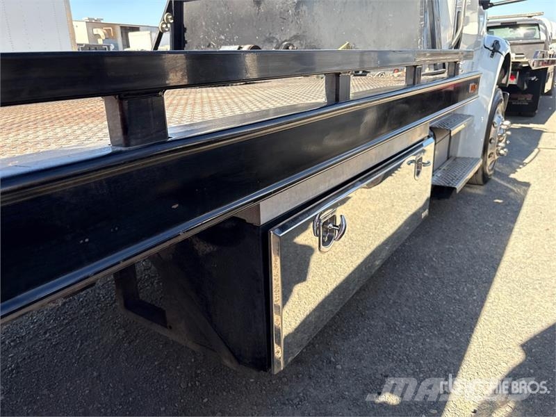 Freightliner M2 106 4x2 Rollback Truck Hinausautot