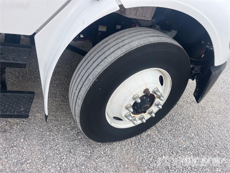 Freightliner M2 106 4x2 Moving Van Truck Umpikorikuorma-autot
