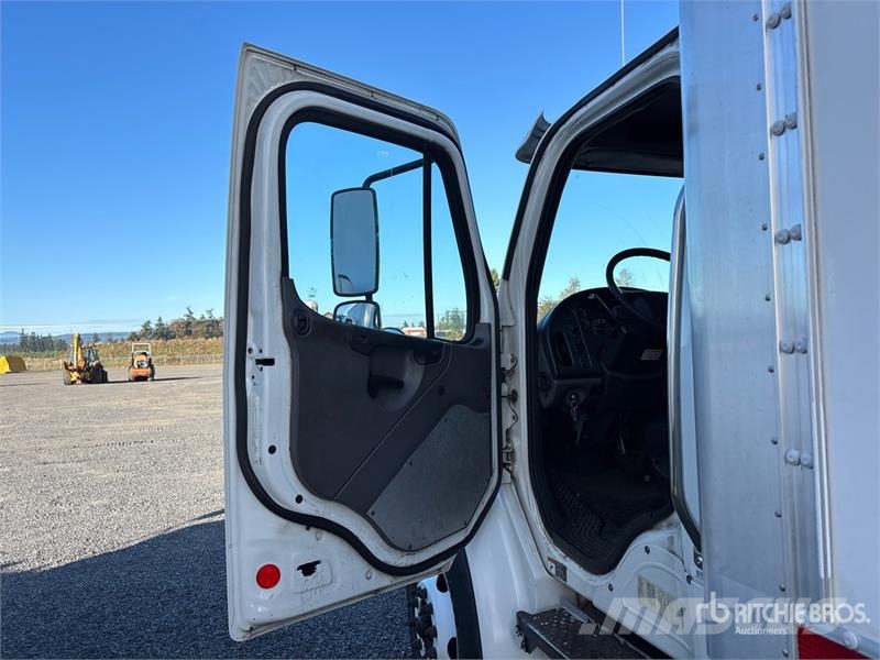 Freightliner M2 106 4x2 Van Truck Furgons