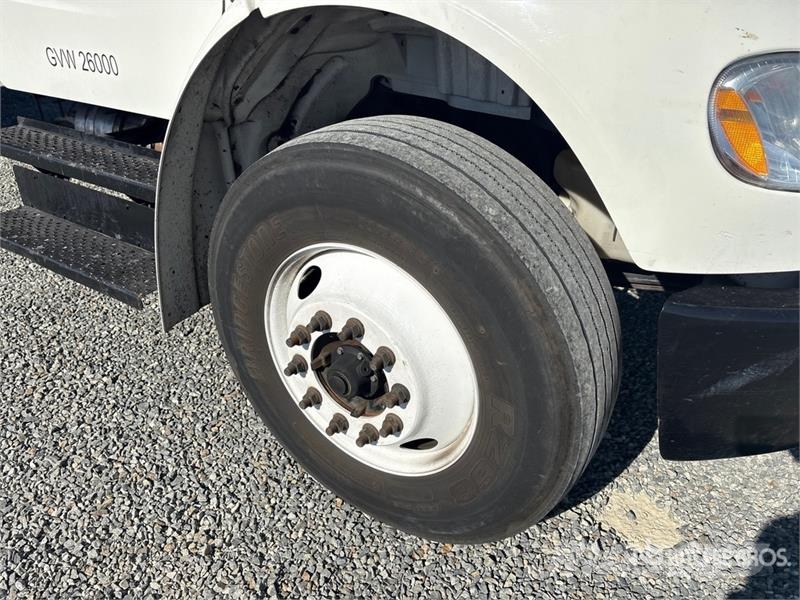 Freightliner M2 106 4x2 Van Truck Dobozos teherautók