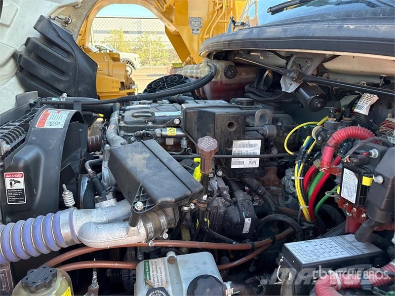 Freightliner M2 106 4x2 Van Van Truck Camion cassonati