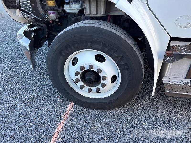 Freightliner M2 106 4x2 Van Truck Furgons