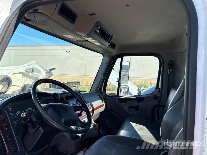 Freightliner M2 106 4x2 Rollback Truck Hinausautot