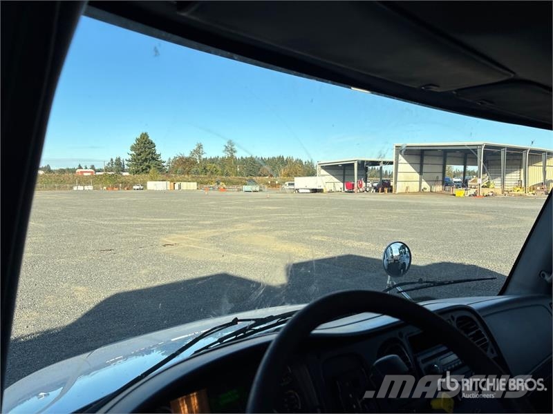 Freightliner M2 106 4x2 Van Truck Furgons