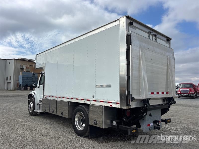 Freightliner M2 106 4x2 Van Truck Tovornjaki zabojniki