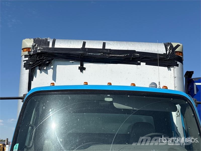 Freightliner M2 106 4x2 Van / Box Van Truck Фургони