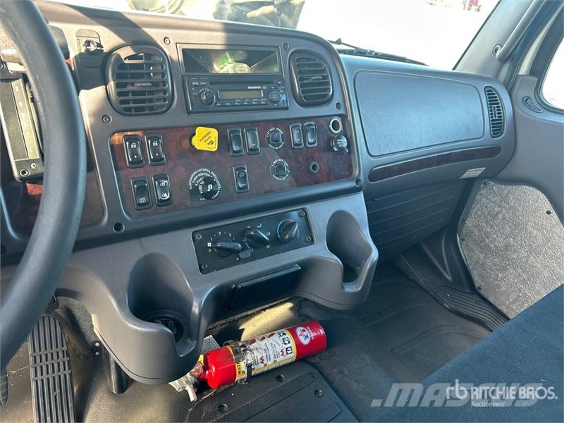 Freightliner M2 106 4x2 Van Truck Furgons