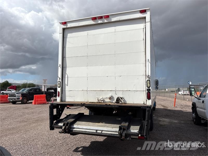 Freightliner M2 106 4x2 Van Truck Autocamioane