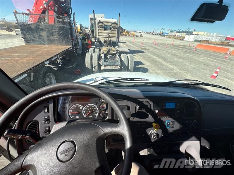 Freightliner M2 106 4x2 Moving Van Truck Camiões de caixa fechada