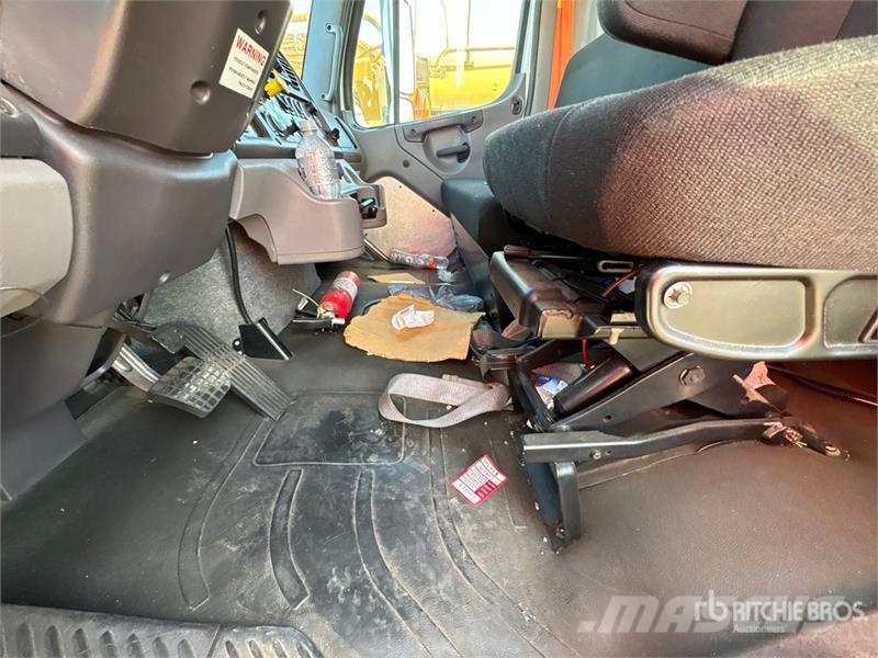 Freightliner M2 106 4x2 Van Van Truck Camion cassonati