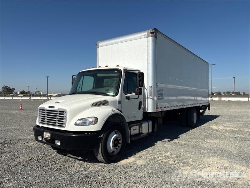Freightliner M2 106 4x2 Van Truck Dobozos teherautók
