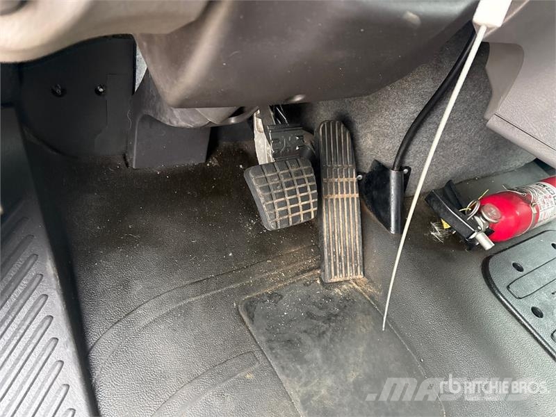 Freightliner M2 106 4x2 Van Truck (Inoperable) ボックスボディー、ウイング、箱車