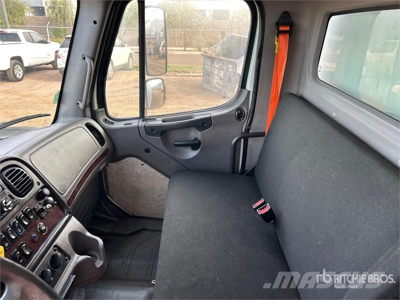 Freightliner M2 106 4x2 Van Truck Camiones caja cerrada