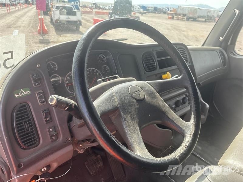 Freightliner M2 106 4x2 Moving Van Truck Tovornjaki zabojniki