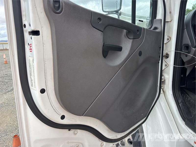 Freightliner M2 106 4x2 Van Truck Camiones caja cerrada