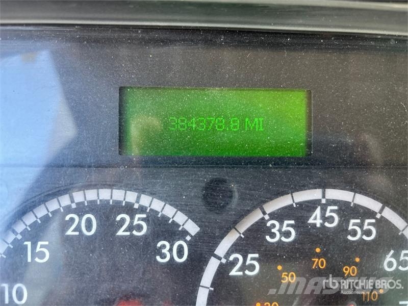 Freightliner M2 106 4x2 Van Truck Autocamioane