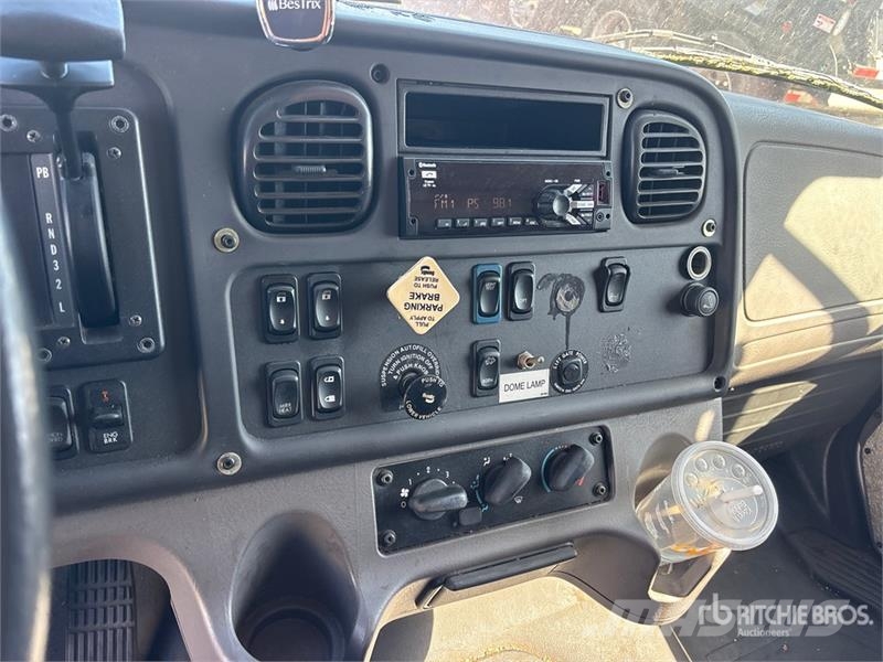 Freightliner M2 106 4x2 Van Truck Sanduk kamioni
