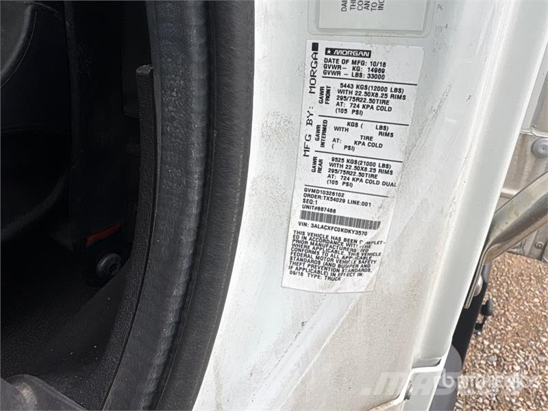 Freightliner M2 106 4x2 Van Truck (Inoperable) ボックスボディー、ウイング、箱車
