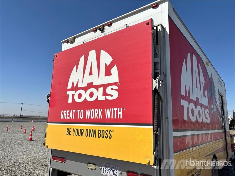 Freightliner M2 106 4x2 Van Truck Furgons