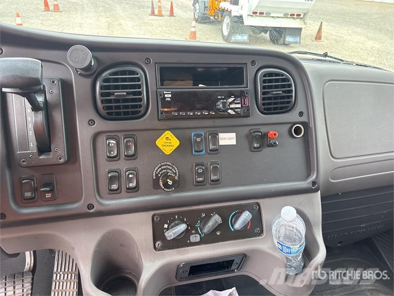 Freightliner M2 106 4x2 Van Truck Camiones caja cerrada
