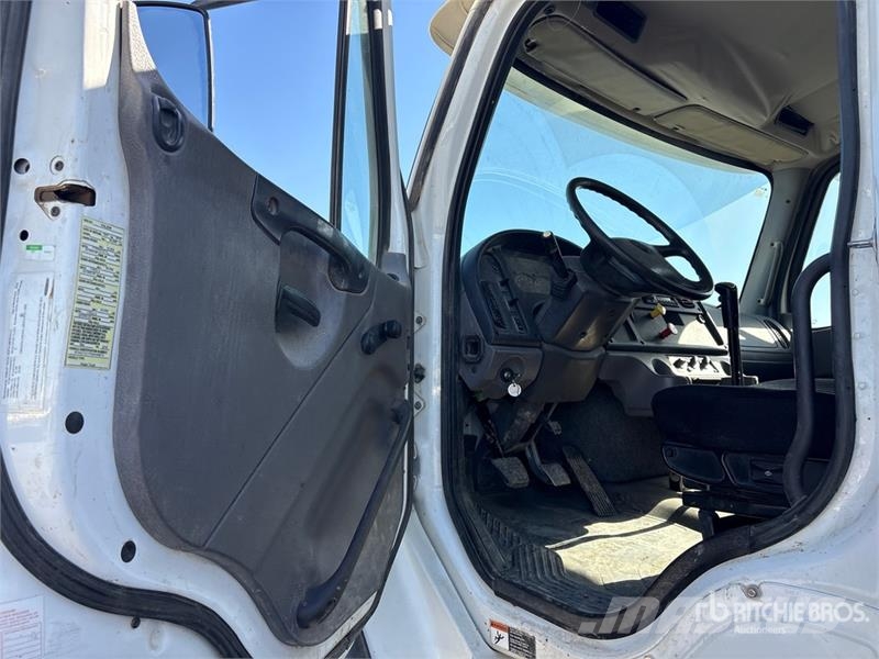 Freightliner M2 106 6x4 Water Truck صهاريج مياه
