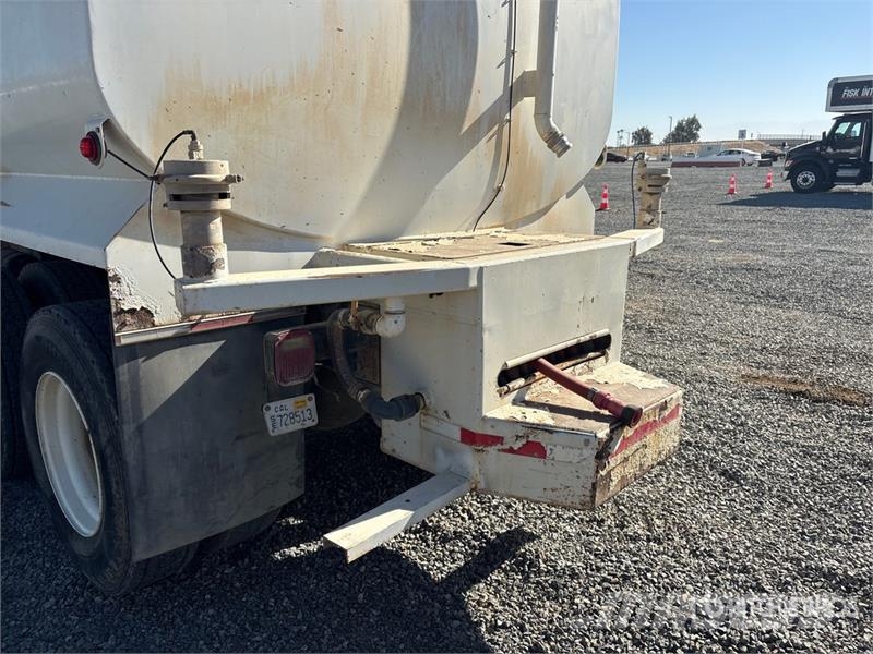Freightliner M2 106 6x4 Water Truck صهاريج مياه