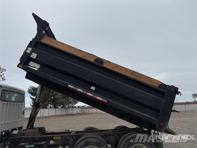 Freightliner M2 106 6x4 T/A Dump Truck Tippbilar