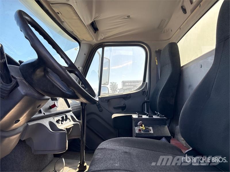 Freightliner M2 106 6x4 Water Truck صهاريج مياه