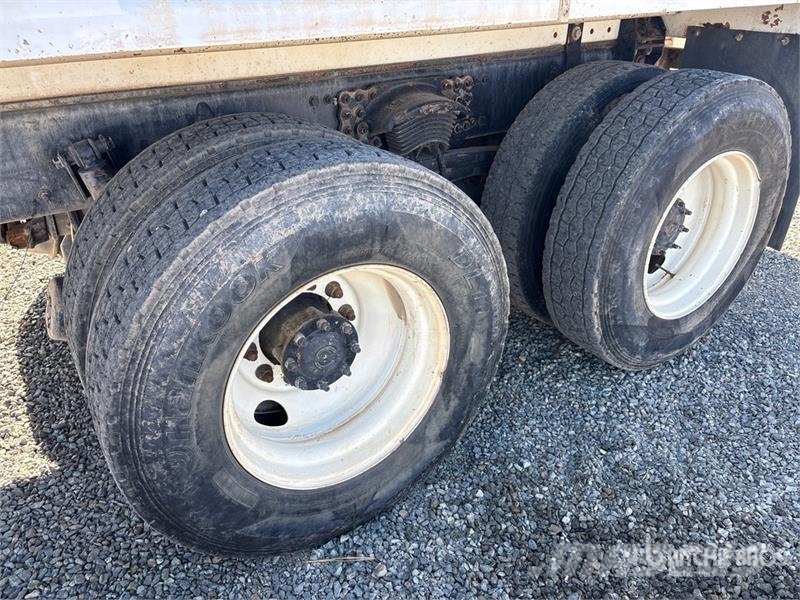 Freightliner M2 106 6x4 Water Truck صهاريج مياه