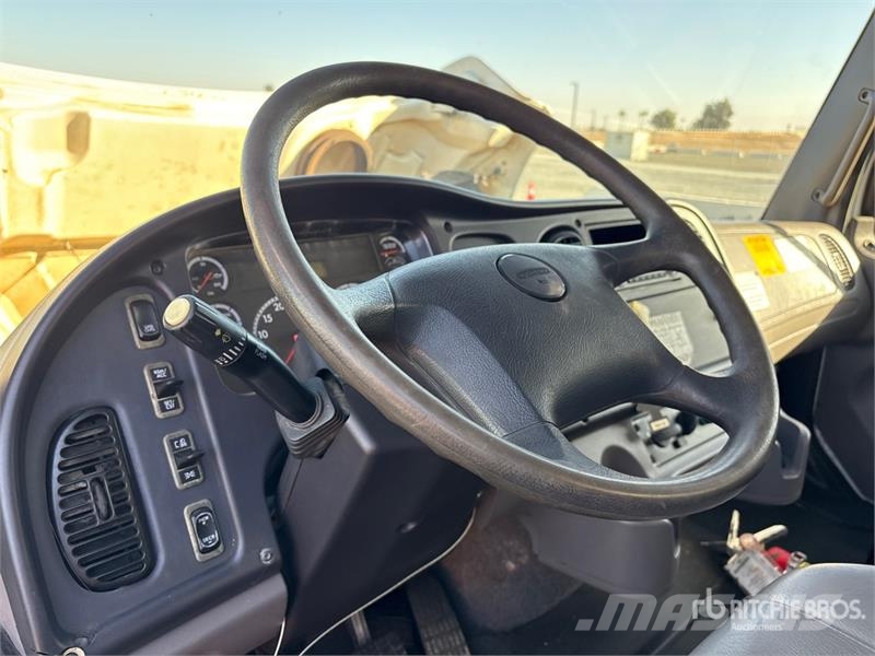 Freightliner M2 106 Water Truck Поливальні машини