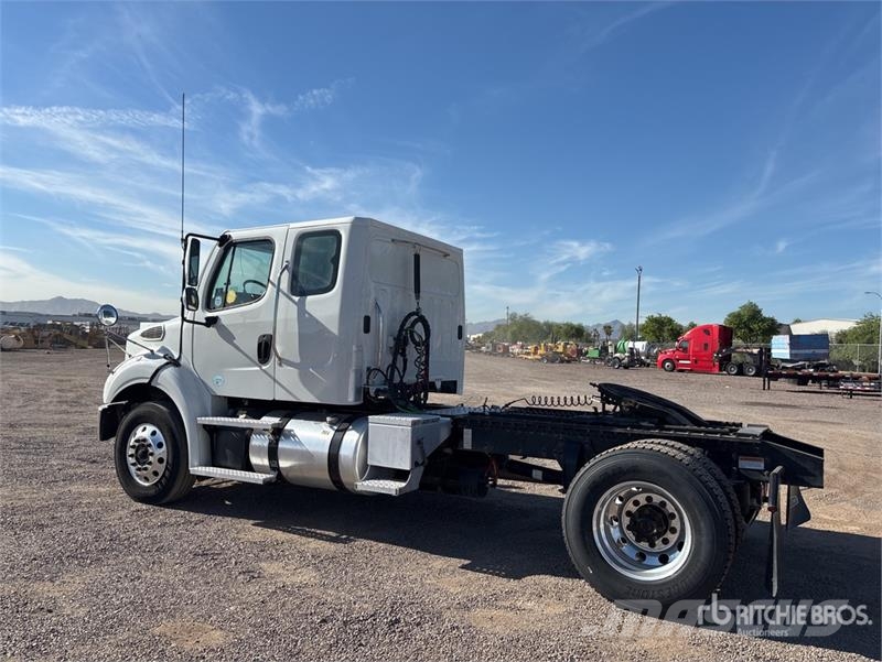Freightliner M2 112 曳引機組件