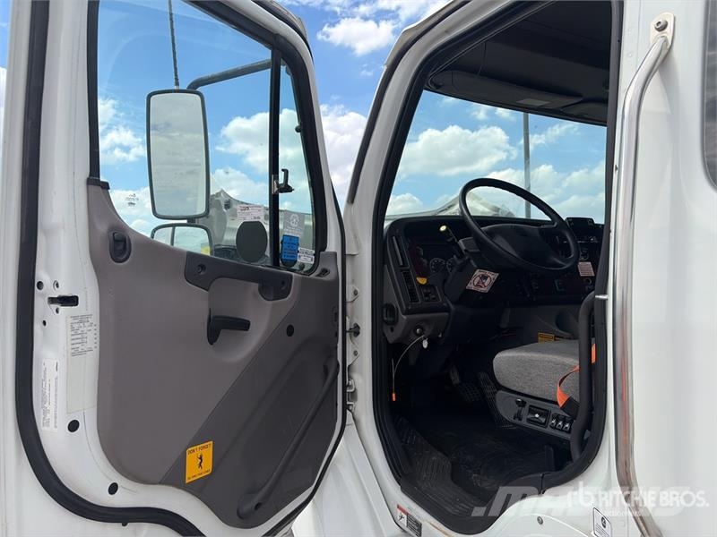 Freightliner M2 112 Sattelzugmaschinen
