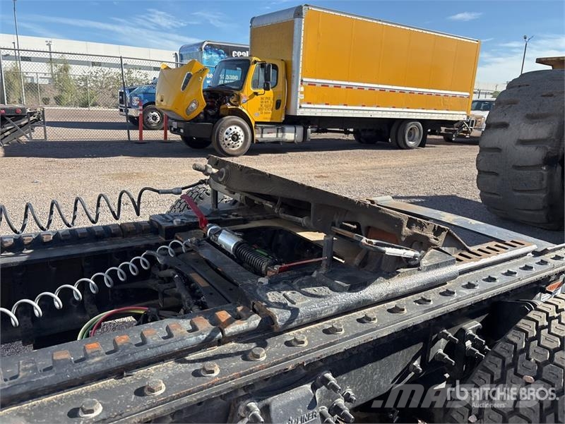 Freightliner M2 112 曳引機組件