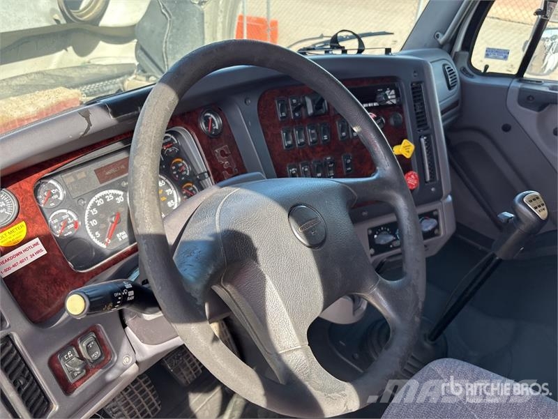 Freightliner M2 112 Тягачі