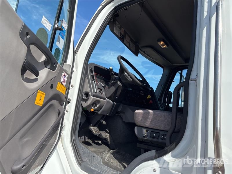 Freightliner M2 112 Тягачі