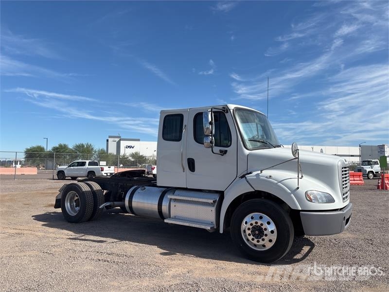 Freightliner M2 112 Тягачі