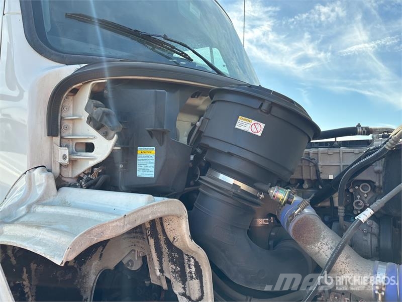 Freightliner M2 112 Тягачі