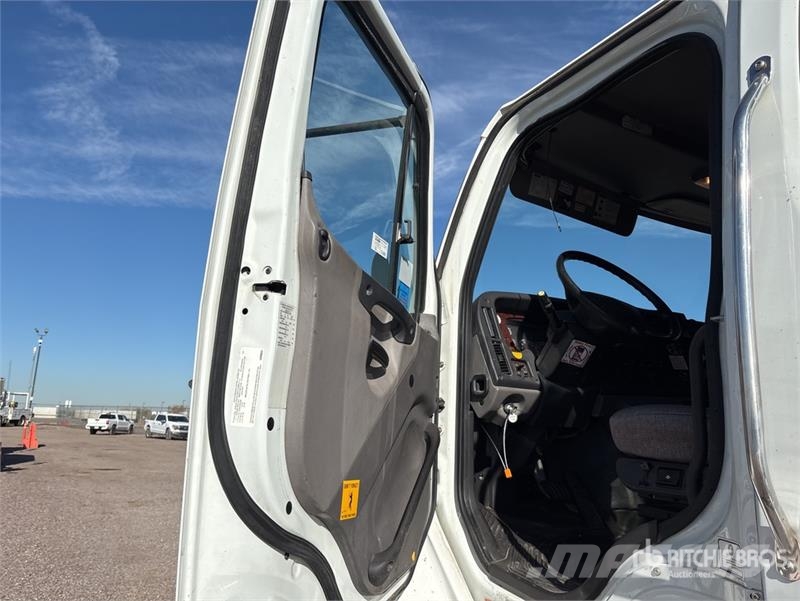 Freightliner M2 112 曳引機組件