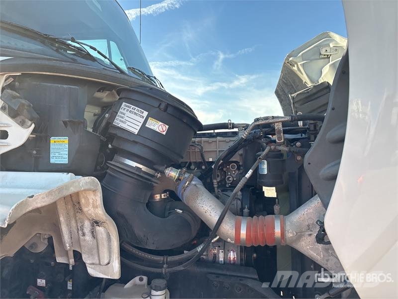 Freightliner M2 112 曳引機組件