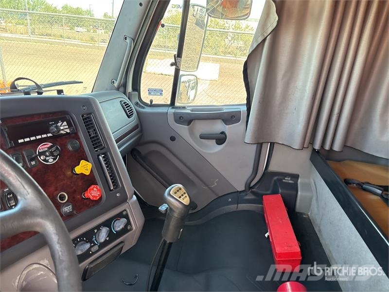 Freightliner M2 112 Тягачі