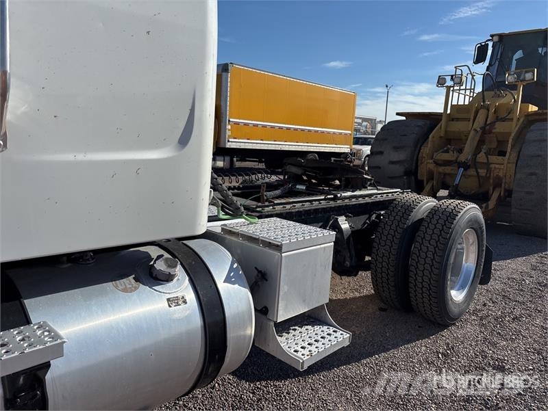 Freightliner M2 112 曳引機組件