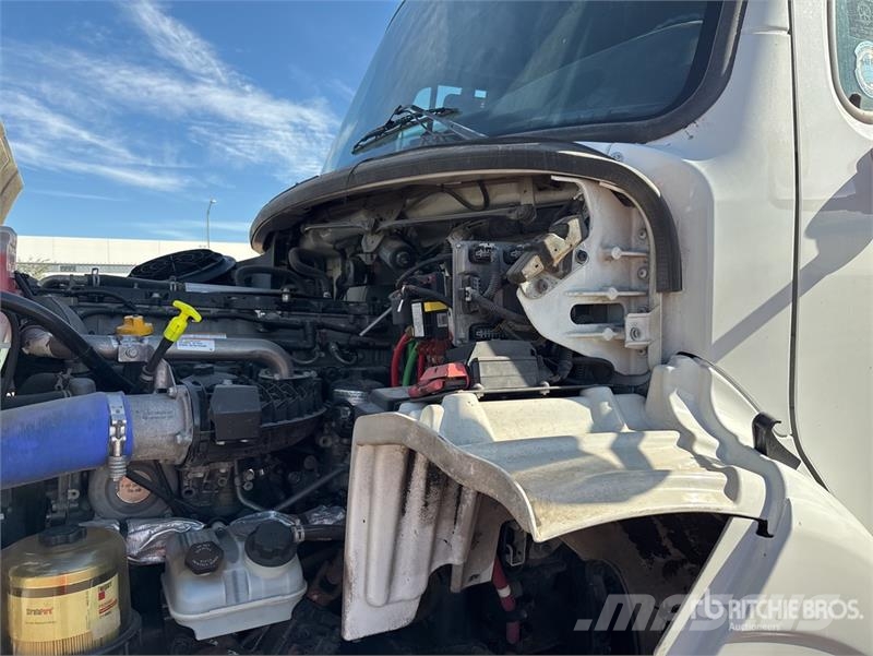 Freightliner M2 112 曳引機組件