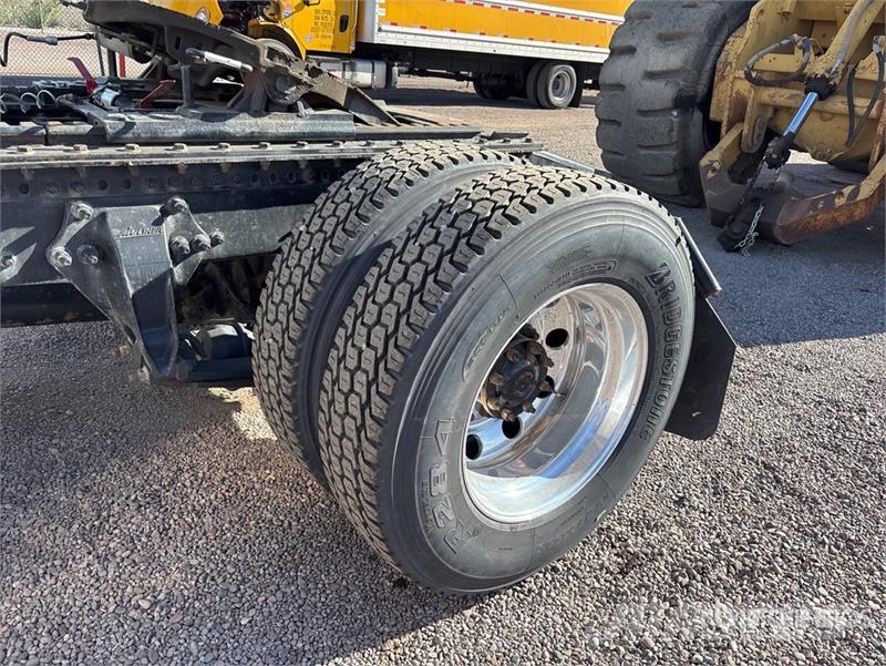 Freightliner M2 112 曳引機組件