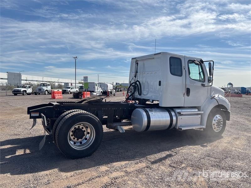 Freightliner M2 112 Тягачі