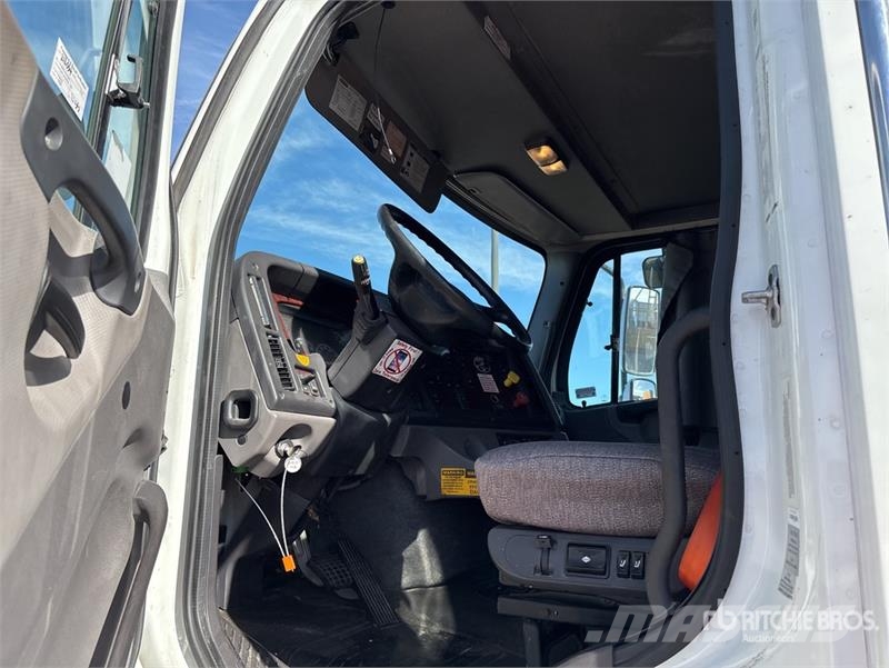 Freightliner M2 112 曳引機組件